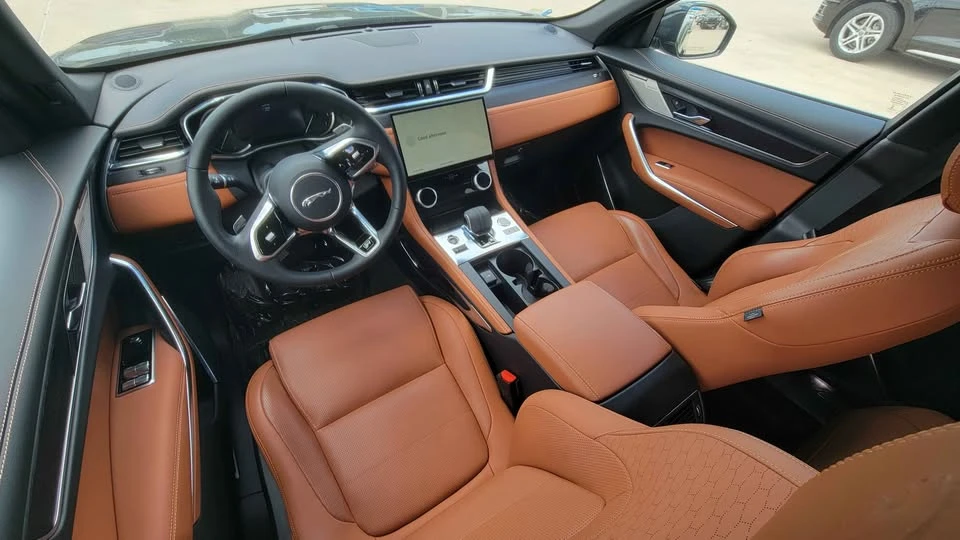 2023 Jaguar F-Pace - Image 10 of 12