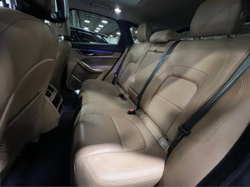 2023 Jaguar F-Pace - Image 7 of 12
