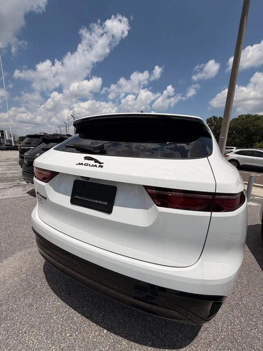 2023 Jaguar F-Pace - Image 4 of 8