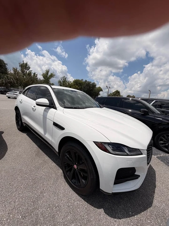 2023 Jaguar F-Pace - Image 2 of 8