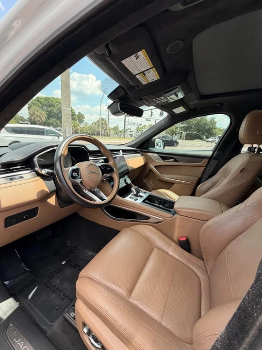 2023 Jaguar F-Pace - Image 6 of 8