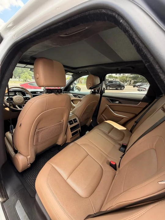 2023 Jaguar F-Pace - Image 7 of 8