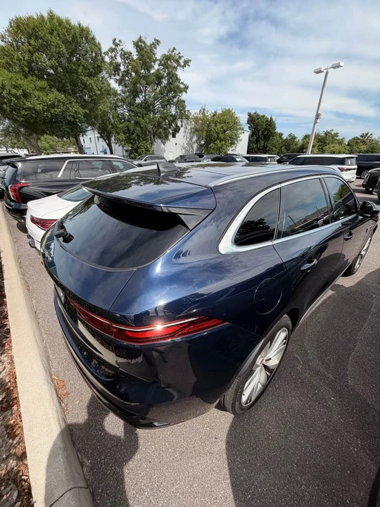 2023 Jaguar F-Pace - Image 5 of 7