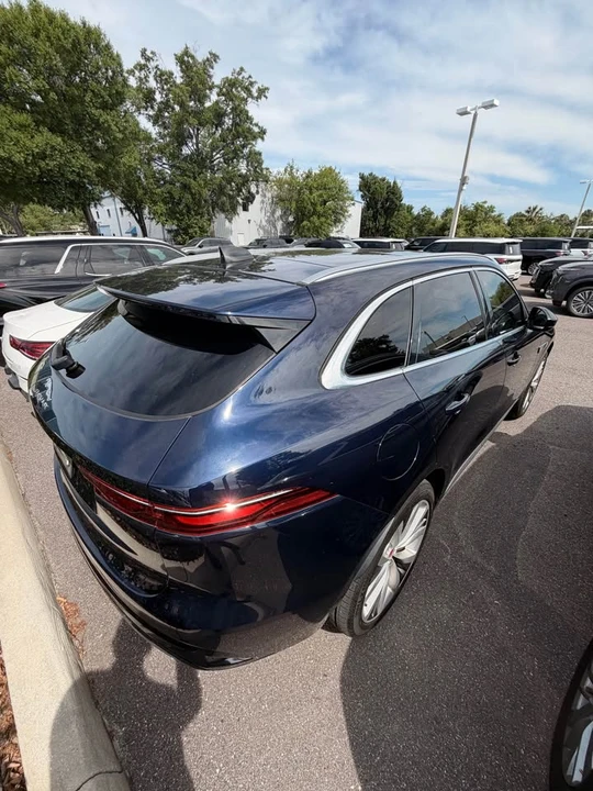 2023 Jaguar F-Pace - Image 3 of 7