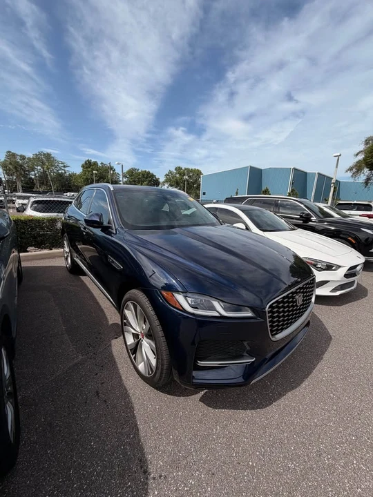 2023 Jaguar F-Pace - Image 2 of 7