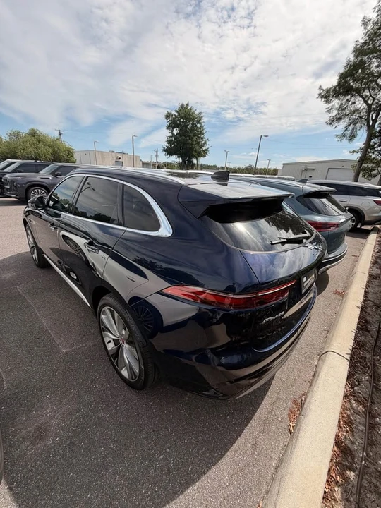 2023 Jaguar F-Pace - Image 4 of 7