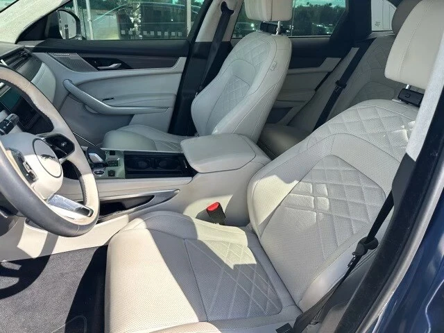 2023 Jaguar F-Pace - Image 3 of 7