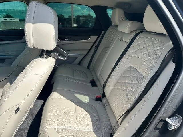 2023 Jaguar F-Pace - Image 5 of 7