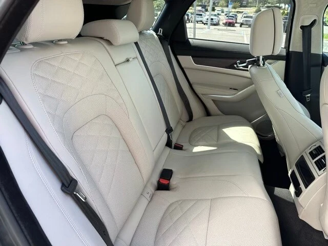 2023 Jaguar F-Pace - Image 4 of 7