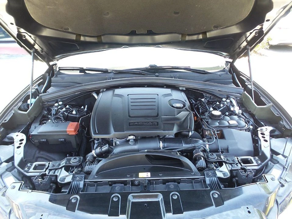2023 Jaguar F-Pace - Image 19 of 20