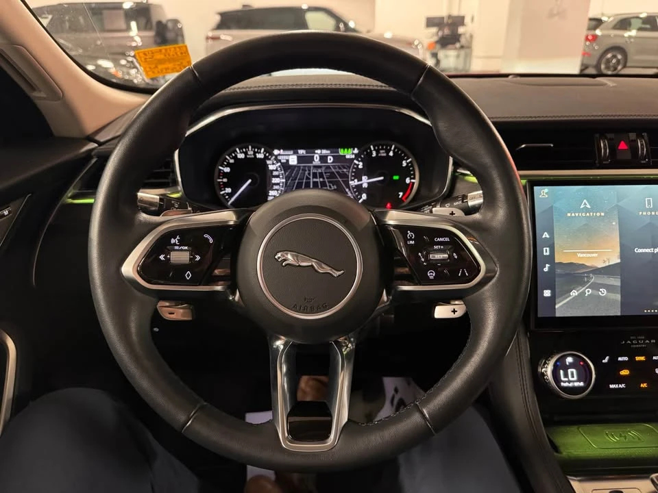 2023 Jaguar F-Pace - Image 11 of 16