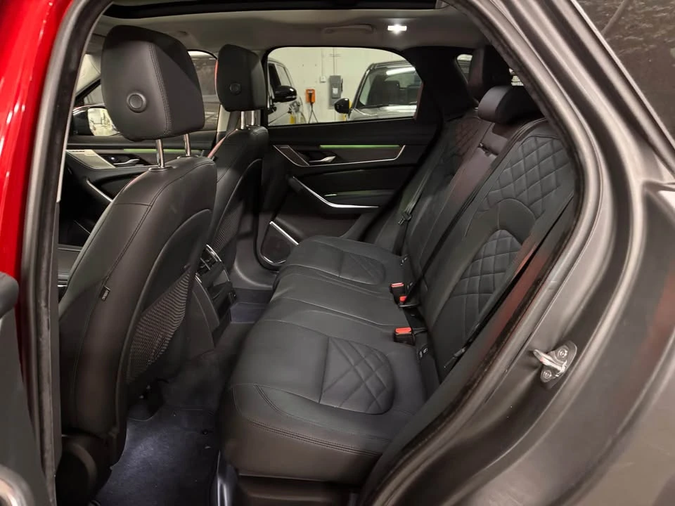 2023 Jaguar F-Pace - Image 16 of 16