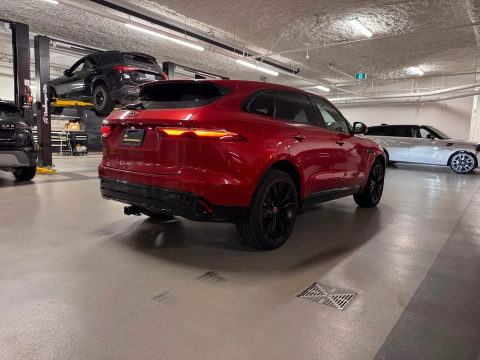 2023 Jaguar F-Pace - Image 5 of 16
