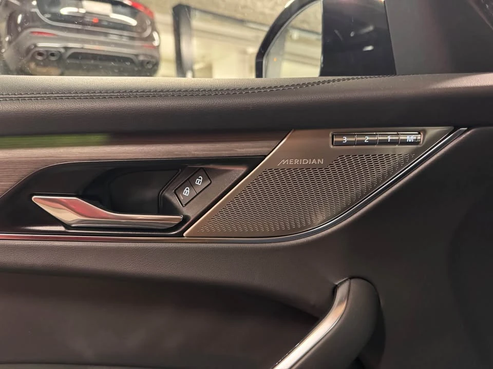 2023 Jaguar F-Pace - Image 15 of 16