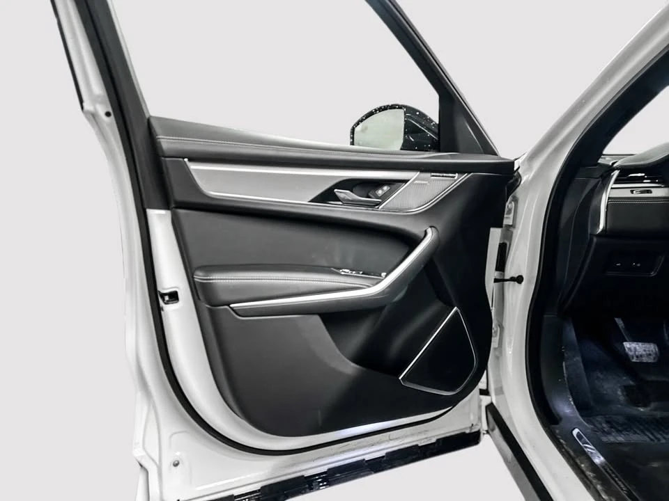 2023 Jaguar F-Pace - Image 15 of 20