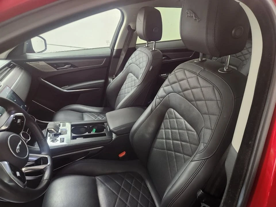 2023 Jaguar F-Pace - Image 11 of 16