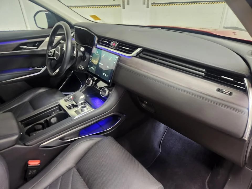 2023 Jaguar F-Pace - Image 10 of 19
