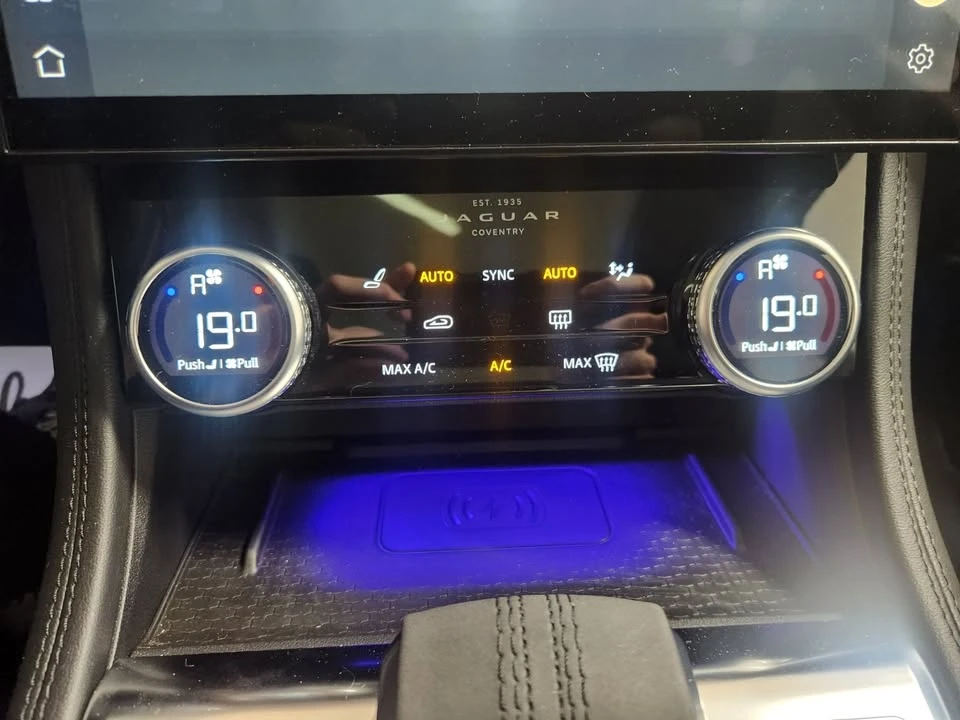 2023 Jaguar F-Pace - Image 11 of 19