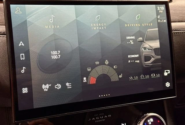 2023 Jaguar F-Pace - Image 13 of 16