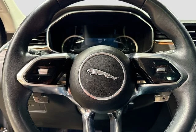 2023 Jaguar F-Pace - Image 9 of 16