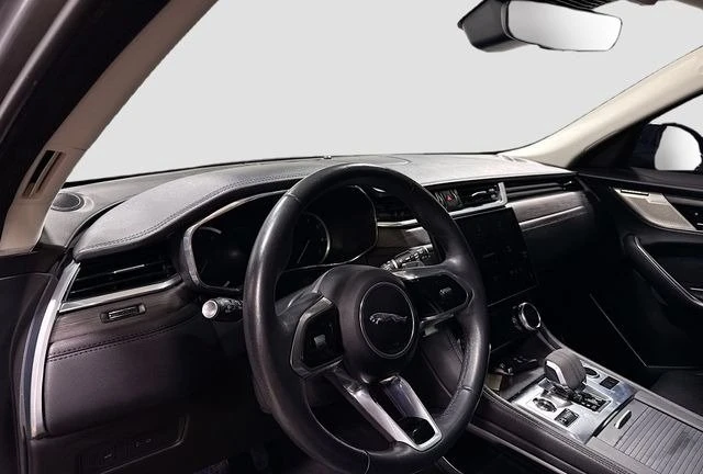 2023 Jaguar F-Pace - Image 7 of 16