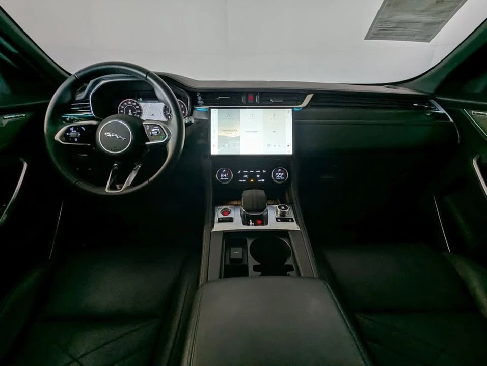 2023 Jaguar F-Pace - Image 5 of 20