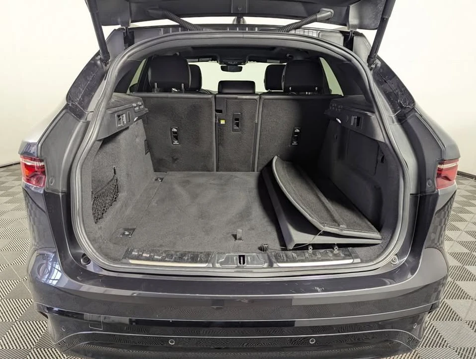 2023 Jaguar F-Pace - Image 15 of 20