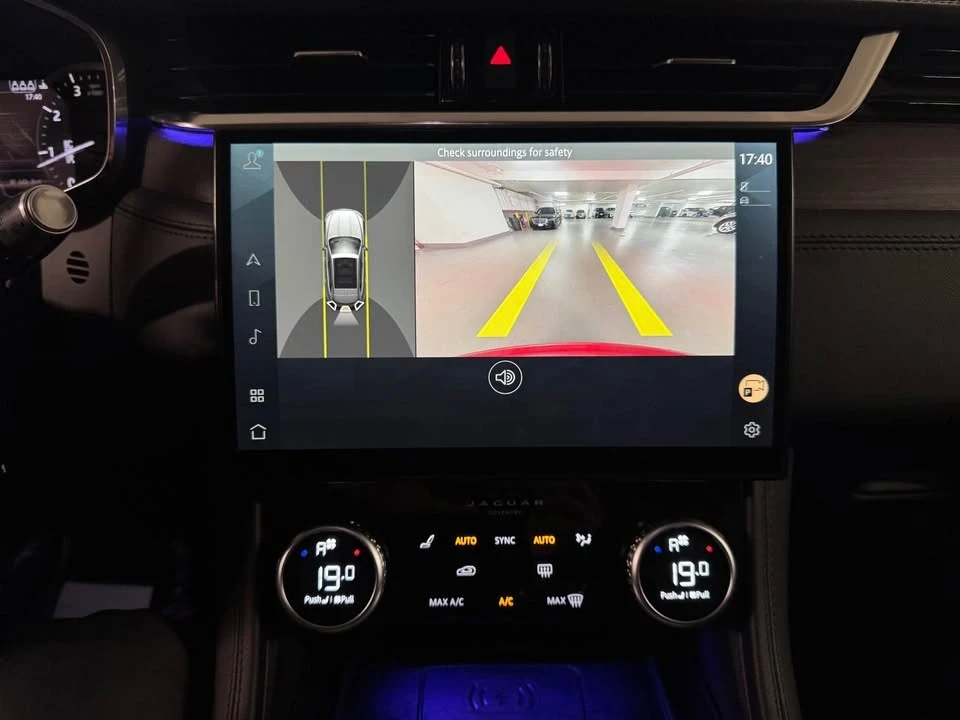 2023 Jaguar F-Pace - Image 17 of 19