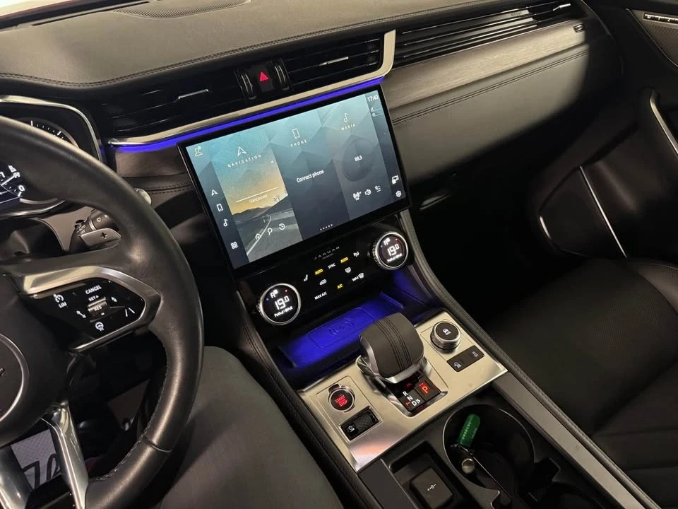2023 Jaguar F-Pace - Image 16 of 19