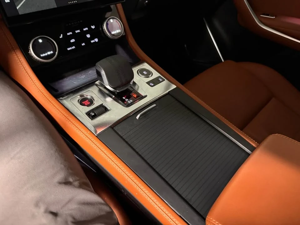 2023 Jaguar F-Pace - Image 16 of 18