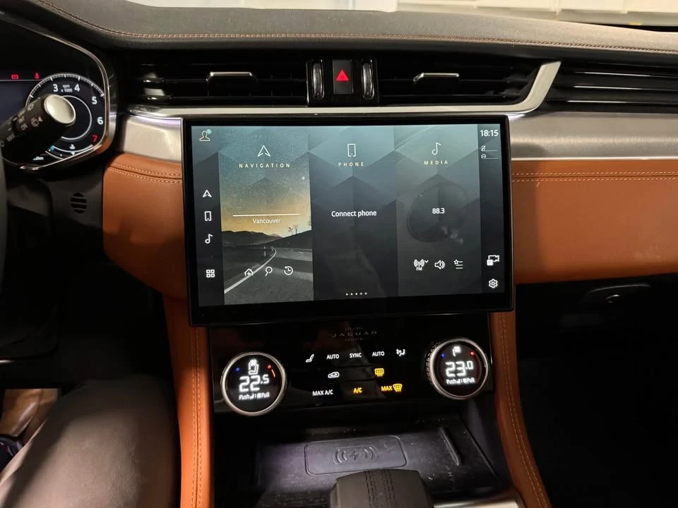2023 Jaguar F-Pace - Image 14 of 18