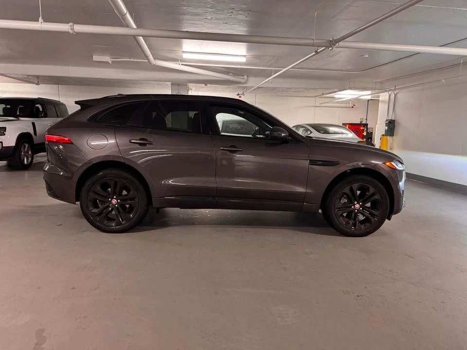 2023 Jaguar F-Pace - Image 2 of 18