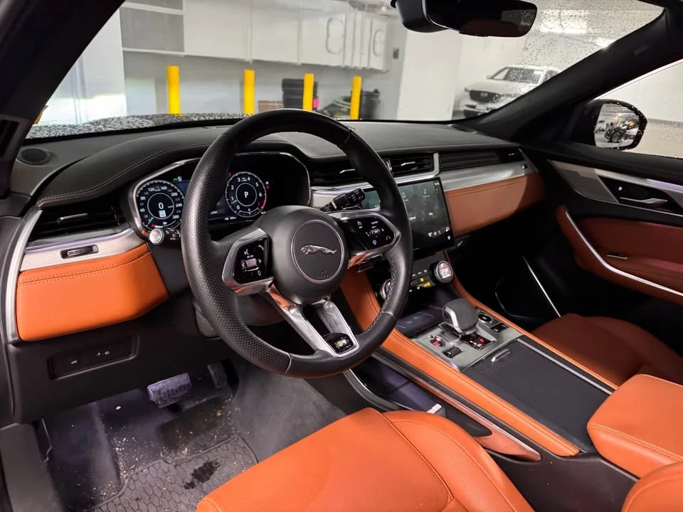2023 Jaguar F-Pace - Image 10 of 18