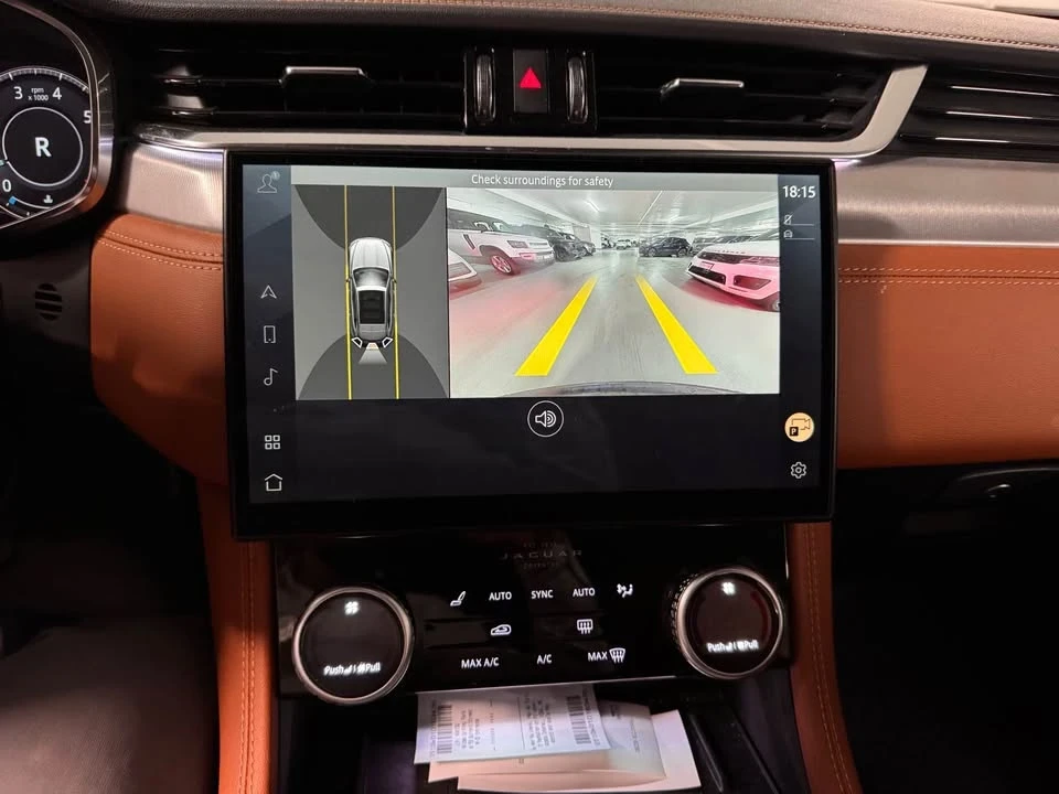 2023 Jaguar F-Pace - Image 15 of 18