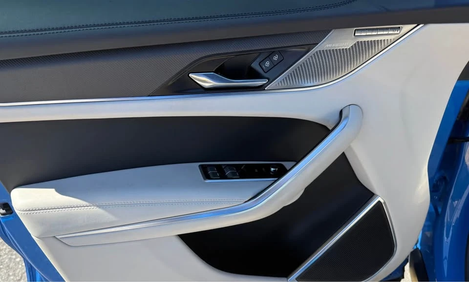 2023 Jaguar F-Pace SVR - Image 8 of 11