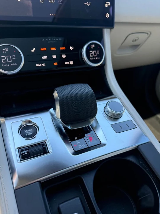 2023 Jaguar F-Pace SVR - Image 9 of 11