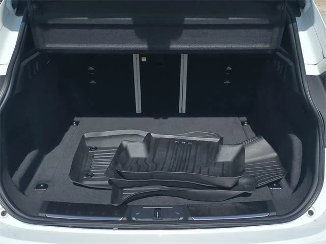 2023 Jaguar F-Pace - Image 10 of 17
