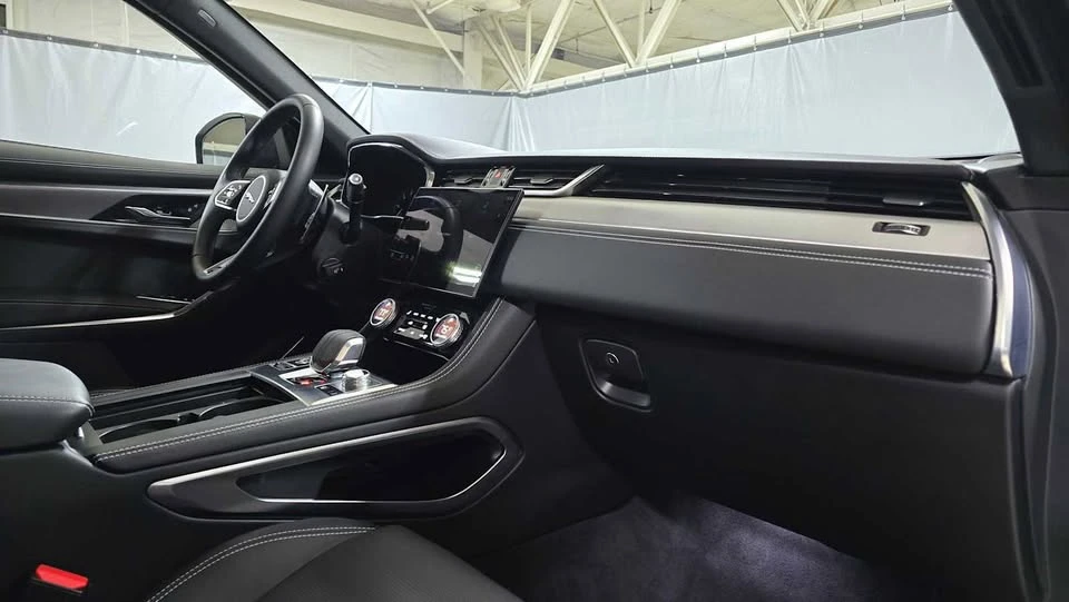 2023 Jaguar F-Pace - Image 8 of 14