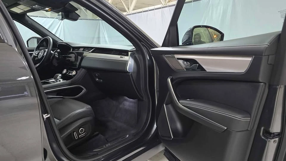 2023 Jaguar F-Pace - Image 6 of 14