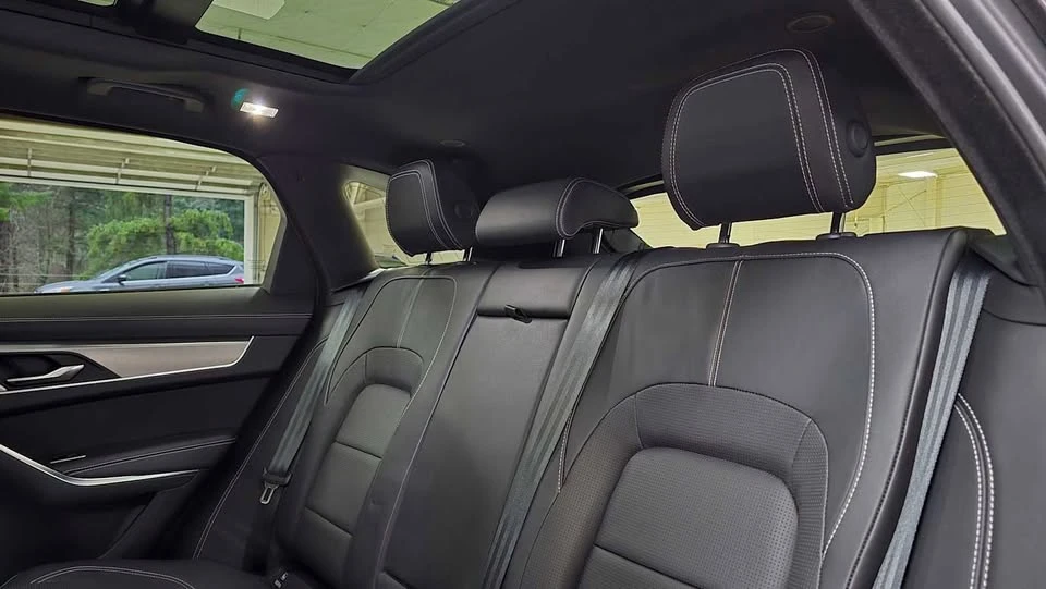 2023 Jaguar F-Pace - Image 14 of 14