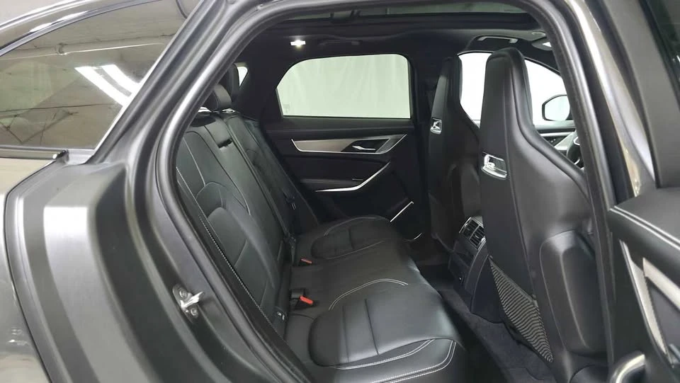 2023 Jaguar F-Pace - Image 10 of 14