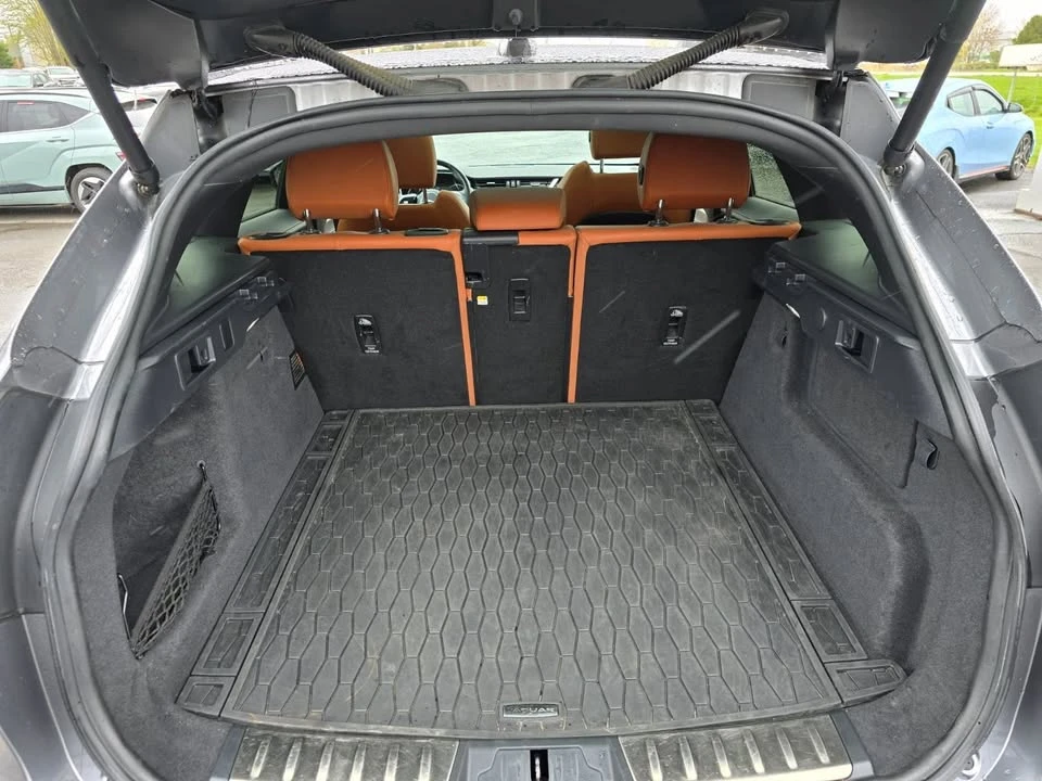 2023 Jaguar F-Pace - Image 12 of 19