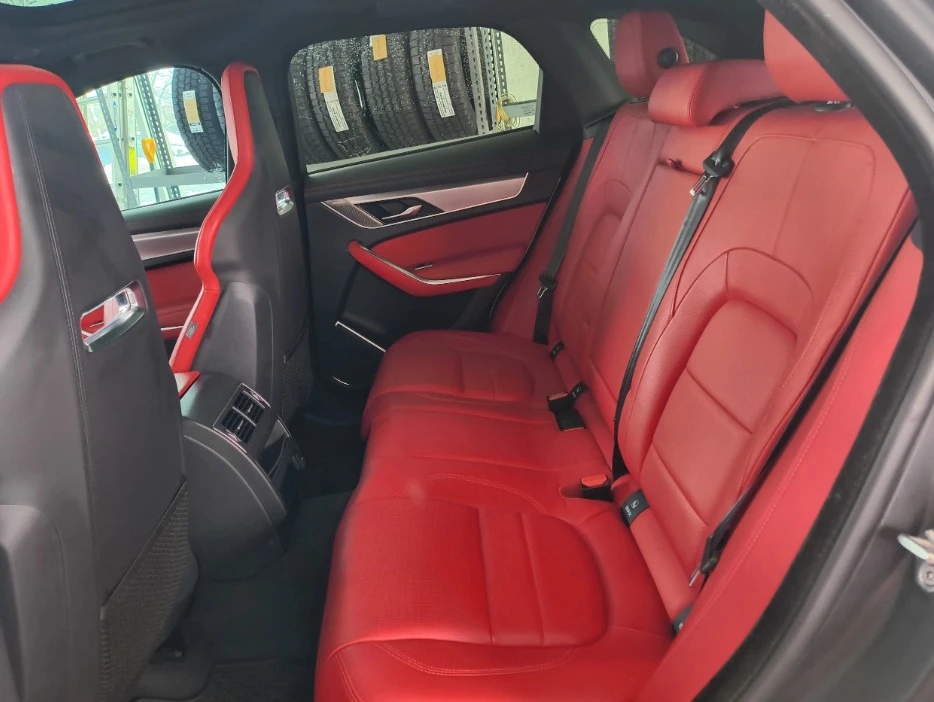 2023 Jaguar F-Pace - Image 11 of 16