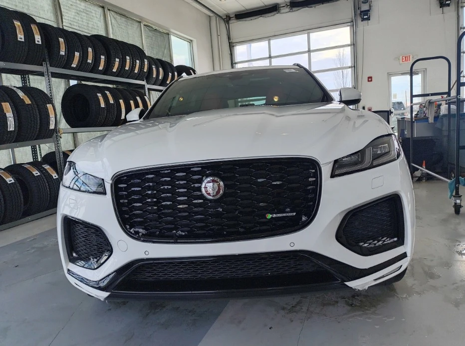 2023 Jaguar F-Pace - Image 5 of 16