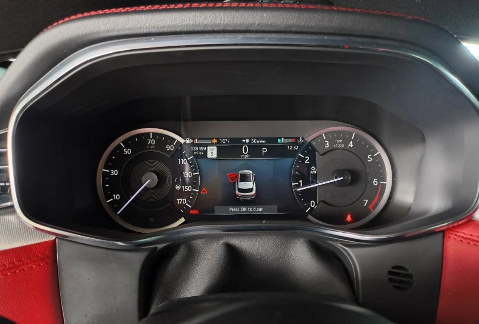 2023 Jaguar F-Pace - Image 10 of 16