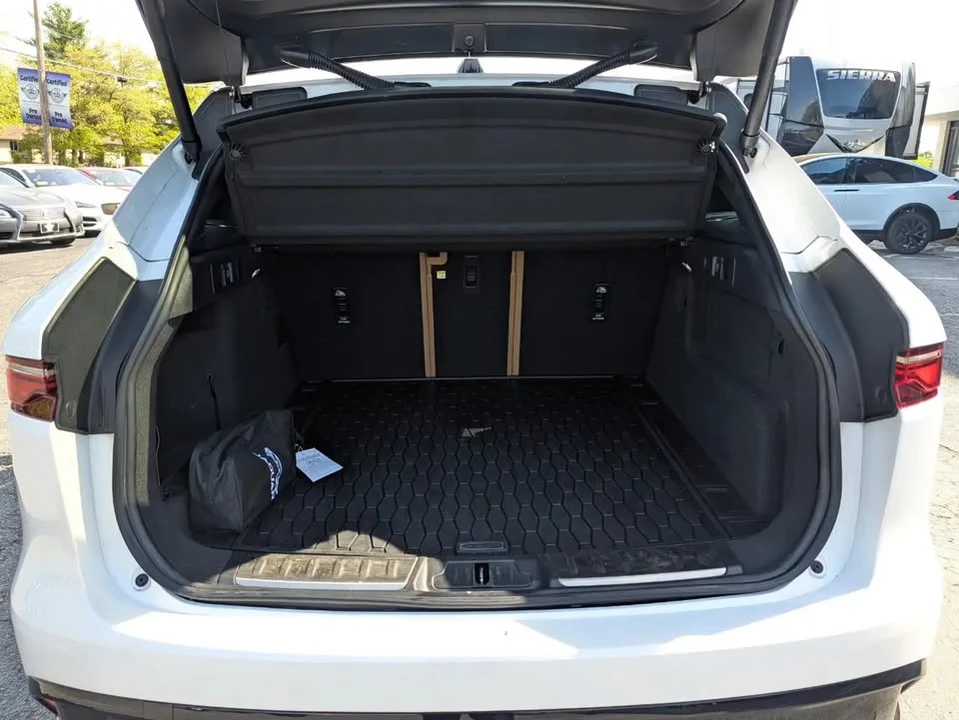 2023 Jaguar F-Pace - Image 19 of 20