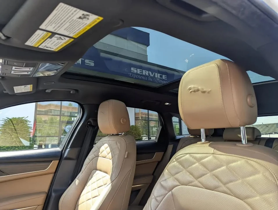 2023 Jaguar F-Pace - Image 14 of 20