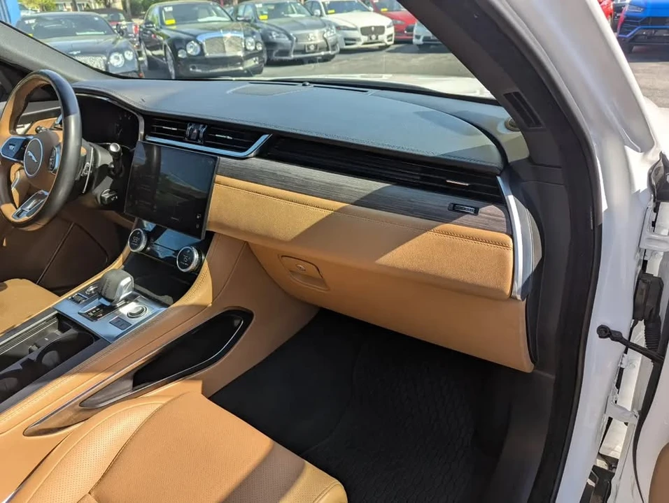 2023 Jaguar F-Pace - Image 15 of 20