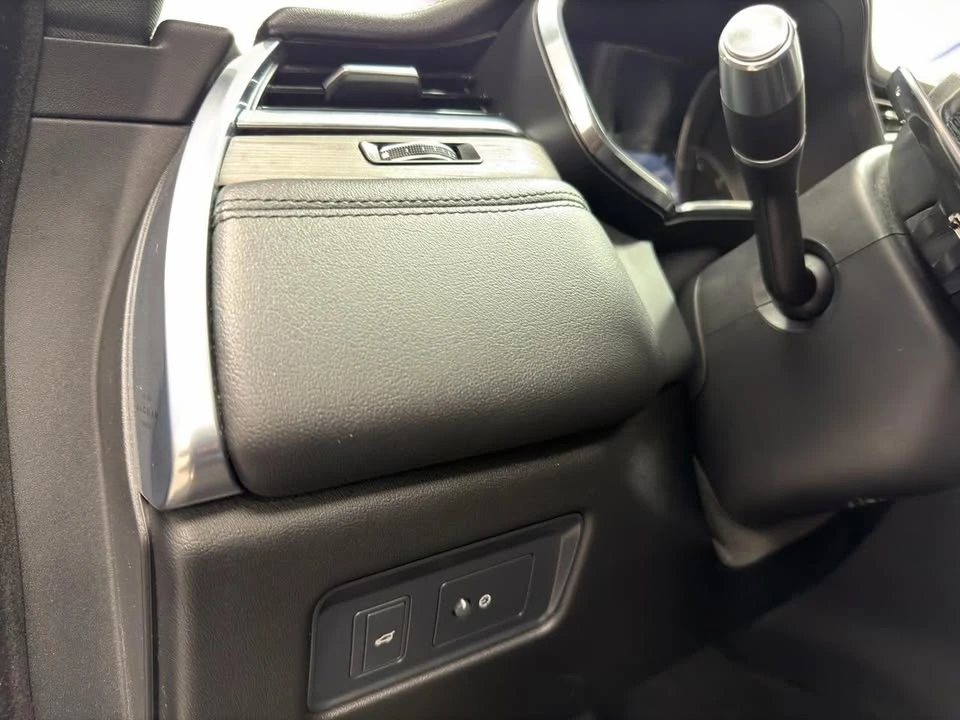 2023 Jaguar F-Pace - Image 15 of 20