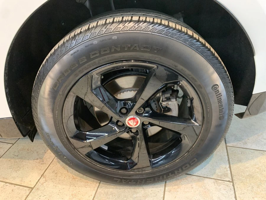 2023 Jaguar F-Pace - Image 11 of 16